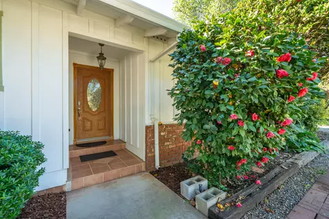 Entry Way - 6908 Riata Dr, Redding, CA 96002 photo 1 of 2
