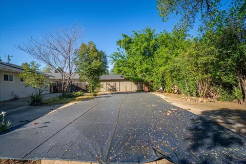 Exterior - 1953 Cameo Ct, Redding, CA 96002 photo 6 of 14