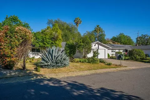 1953 Cameo Ct, Redding, CA 96002