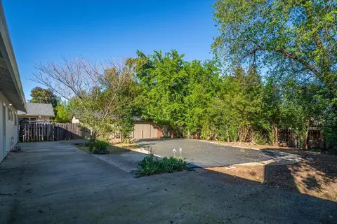 Exterior - 1953 Cameo Ct, Redding, CA 96002 photo 4 of 14