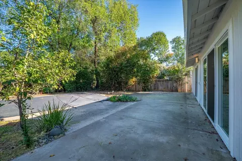 Exterior - 1953 Cameo Ct, Redding, CA 96002 photo 12 of 14