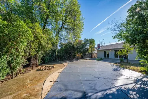 Exterior - 1953 Cameo Ct, Redding, CA 96002 photo 10 of 14