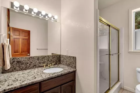 Bath - 416 Arbor Pl, Redding, CA 96001 photo 1 of 4