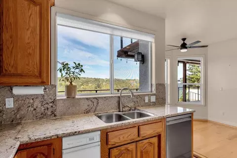 Kitchen - 416 Arbor Pl, Redding, CA 96001 photo 2 of 3