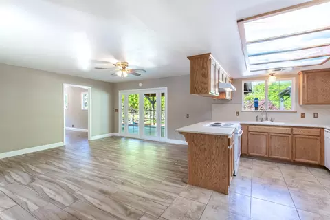 Living - 1945 Quails Nest Rd, Redding, CA 96003 photo 4 of 8