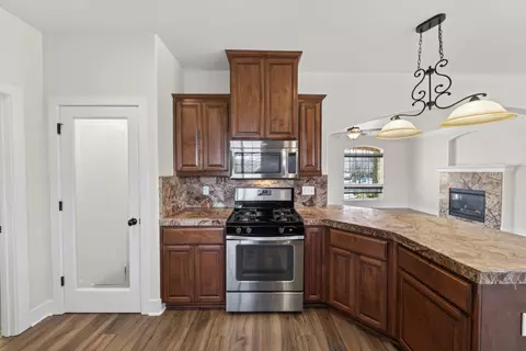 Kitchen - 5513 Diamond Ridge Dr, Redding, CA 96003 photo 4 of 5
