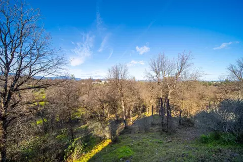 Exterior - 5513 Diamond Ridge Dr, Redding, CA 96003 photo 8 of 13