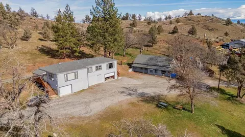 402 Greenhorn Rd, Yreka, CA 96097