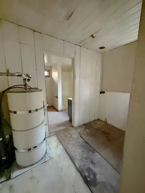 Bath - 1489 Lower South Fork Rd, Hyampom, CA 96046 photo 2 of 3