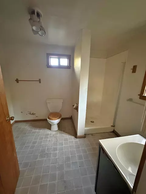 Bath - 1489 Lower South Fork Rd, Hyampom, CA 96046 photo 3 of 3