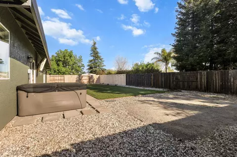 Exterior - 7575 Pit Rd, Redding, CA 96001 photo 5 of 11