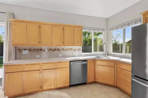Kitchen - 7575 Pit Rd, Redding, CA 96001 photo 2 of 3