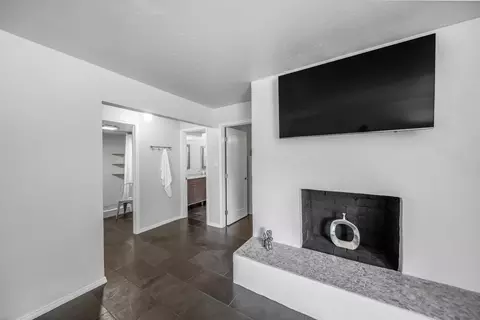 Entry Way - 303 Pearl St, Redding, CA 96003 photo 2 of 3