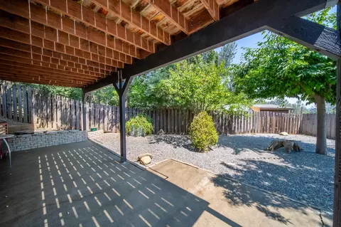 Exterior - 303 Pearl St, Redding, CA 96003 photo 5 of 21