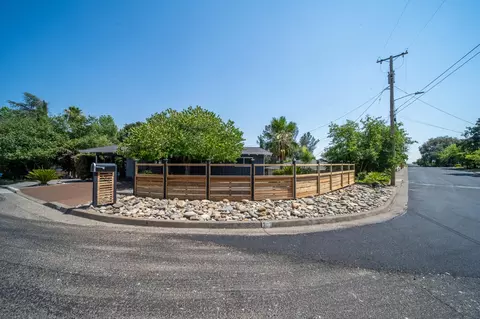 Exterior - 303 Pearl St, Redding, CA 96003 photo 18 of 21