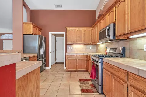 Kitchen - 4212 Sungold Cir, Redding, CA 96001 photo 3 of 7
