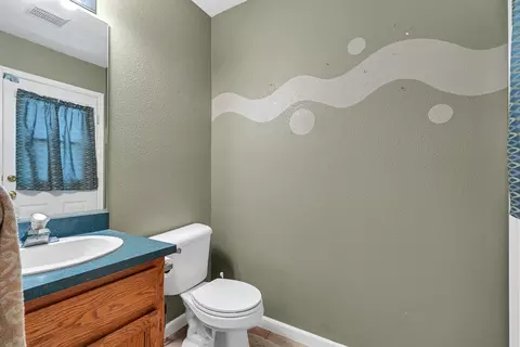 Bath - 4212 Sungold Cir, Redding, CA 96001 photo 1 of 3