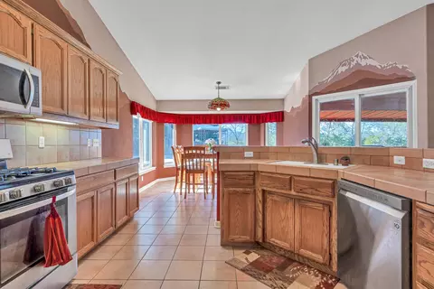 Kitchen - 4212 Sungold Cir, Redding, CA 96001 photo 7 of 7