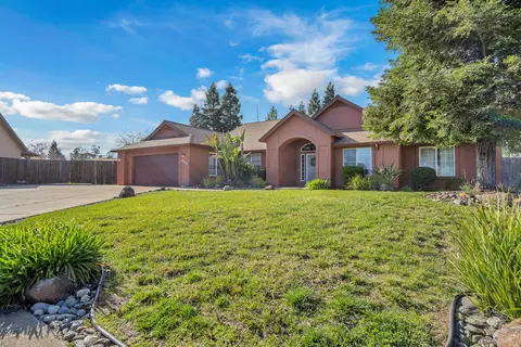 Exterior - 4212 Sungold Cir, Redding, CA 96001 photo 5 of 28