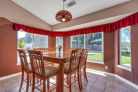 Dining - 4212 Sungold Cir, Redding, CA 96001 photo 1 of 3