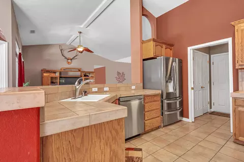Kitchen - 4212 Sungold Cir, Redding, CA 96001 photo 5 of 7