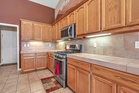 Kitchen - 4212 Sungold Cir, Redding, CA 96001 photo 4 of 7