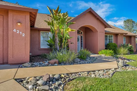 Exterior - 4212 Sungold Cir, Redding, CA 96001 photo 6 of 28
