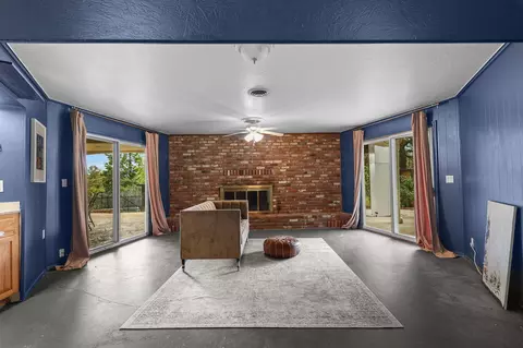 Living - 3330 Scenic Dr, Redding, CA 96001 photo 4 of 4
