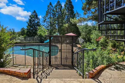 Exterior - 3330 Scenic Dr, Redding, CA 96001 photo 10 of 14