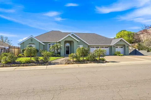 2258 Everest Dr, Redding, CA 96001