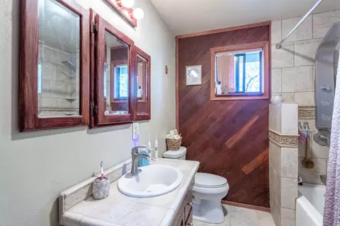 Bath - 9038 Stillwater Rd, Redding, CA 96002 photo 1 of 2