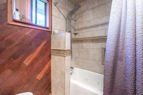 Bath - 9038 Stillwater Rd, Redding, CA 96002 photo 2 of 2