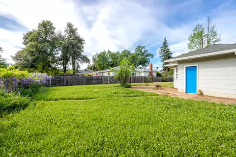 Exterior - 2855 Irwin Rd, Redding, CA 96002 photo 6 of 10