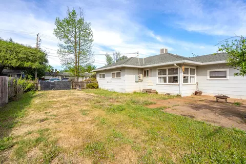 Exterior - 2855 Irwin Rd, Redding, CA 96002 photo 3 of 10