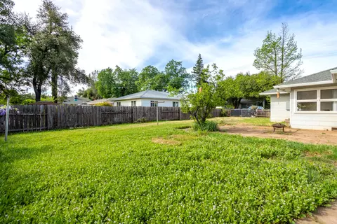 Exterior - 2855 Irwin Rd, Redding, CA 96002 photo 8 of 10