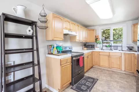 Kitchen - 2855 Irwin Rd, Redding, CA 96002 photo 2 of 2
