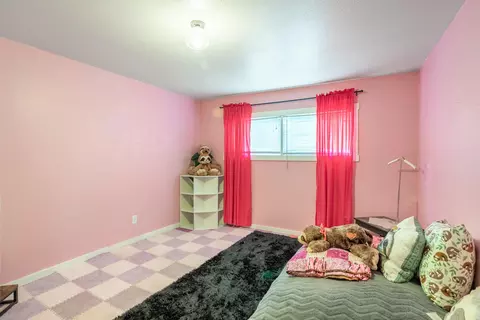 Bedroom - 2855 Irwin Rd, Redding, CA 96002 photo 2 of 3