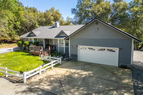 Exterior - 20621 Chipeta Way, Redding, CA 96003 photo 2 of 20