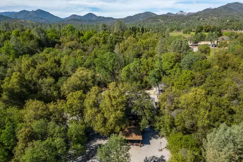 View/Area - 20621 Chipeta Way, Redding, CA 96003 photo 3 of 4
