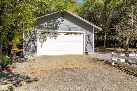 Exterior - 20621 Chipeta Way, Redding, CA 96003 photo 16 of 20