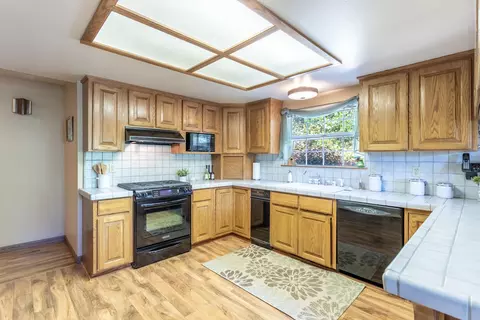 Kitchen - 20621 Chipeta Way, Redding, CA 96003 photo 2 of 3