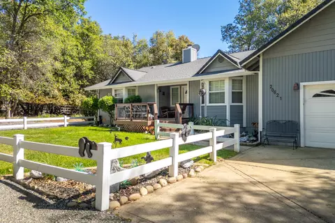Exterior - 20621 Chipeta Way, Redding, CA 96003 photo 3 of 20