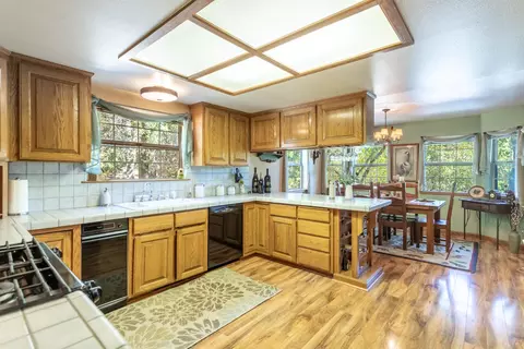 Kitchen - 20621 Chipeta Way, Redding, CA 96003 photo 3 of 3