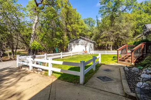 Exterior - 20621 Chipeta Way, Redding, CA 96003 photo 5 of 20