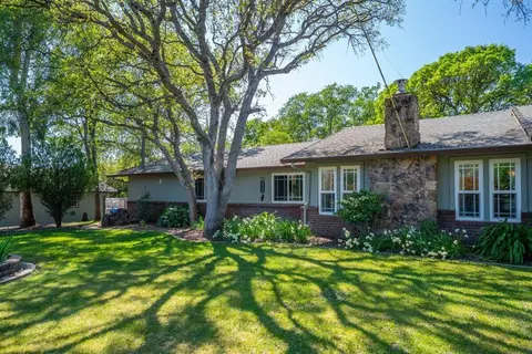 Exterior - 14965 Oak Knoll Dr, Red Bluff, CA 96080 photo 2 of 16