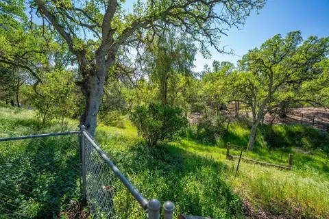 Exterior - 14965 Oak Knoll Dr, Red Bluff, CA 96080 photo 15 of 16