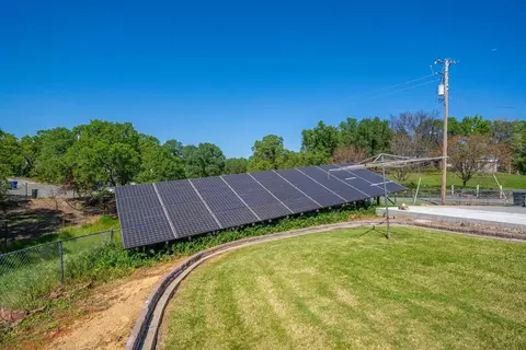 Exterior - 14965 Oak Knoll Dr, Red Bluff, CA 96080 photo 7 of 16