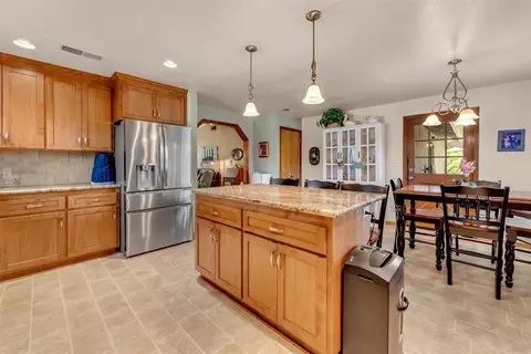 Kitchen - 14965 Oak Knoll Dr, Red Bluff, CA 96080 photo 2 of 4
