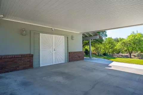 Exterior - 14965 Oak Knoll Dr, Red Bluff, CA 96080 photo 5 of 16