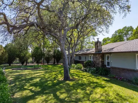 Exterior - 14965 Oak Knoll Dr, Red Bluff, CA 96080 photo 3 of 16
